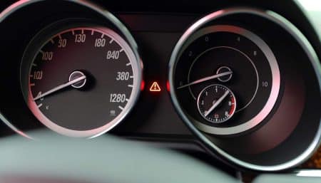 Voyant moteur allumé sur Mercedes C200 : danger ou pas ?